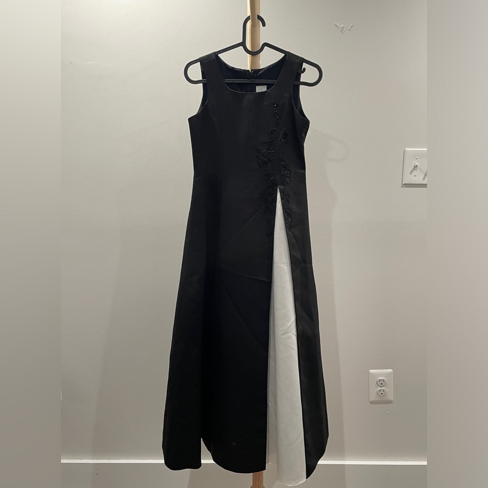 Michaelangelo for David’s Bridal black and white satin formal dress size 10